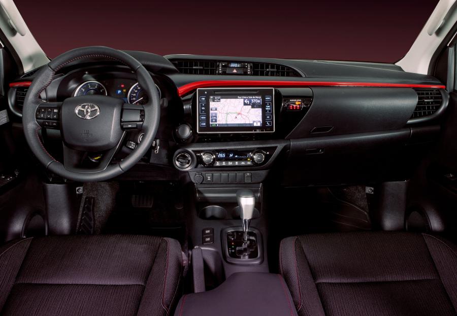 Торпедо Toyota Hilux SR Challenge Double Cab 2017 года  (LA) (фото 3 из 31)